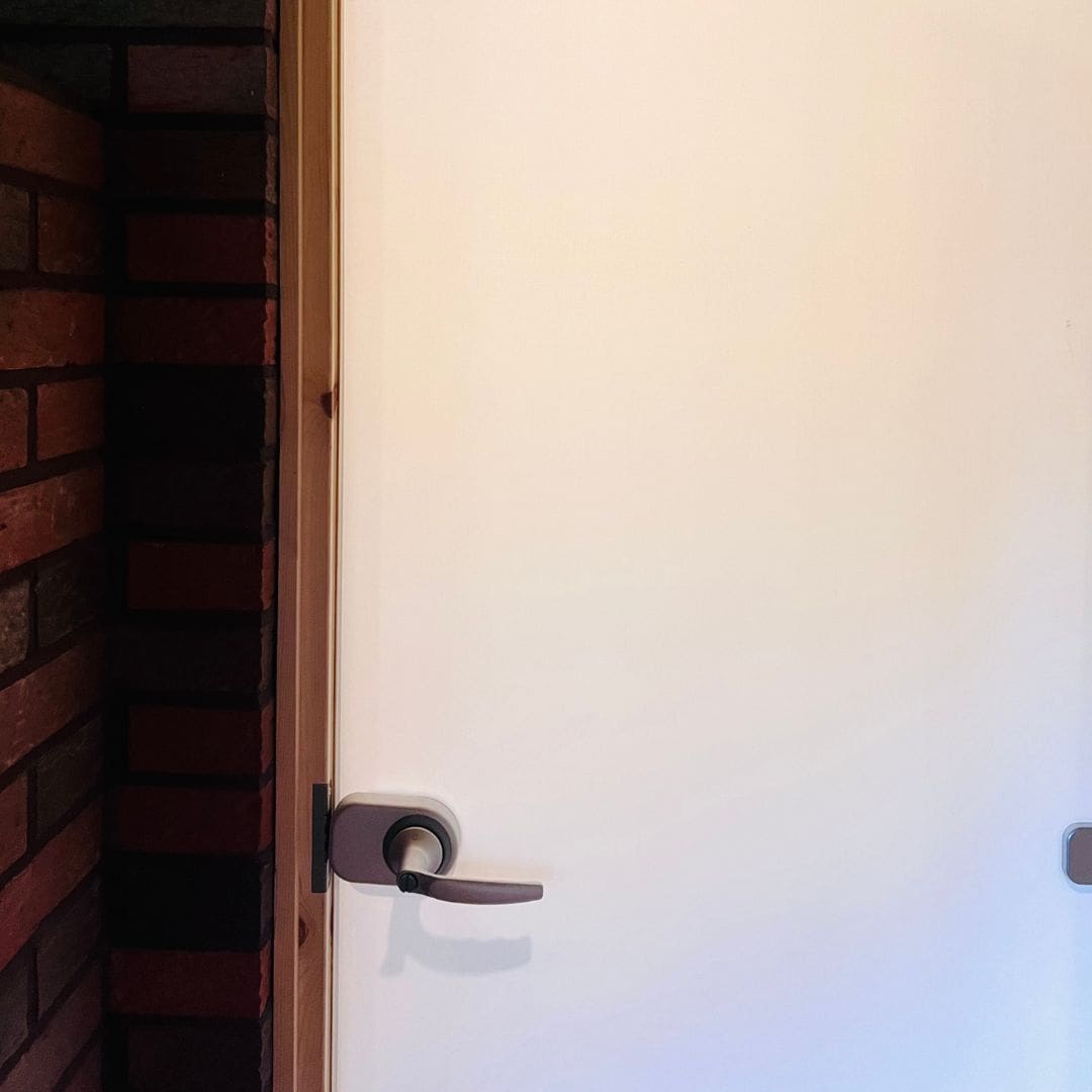 Moderni päivitys 1980-luvun kylpyhuoneeseen ja saunaan