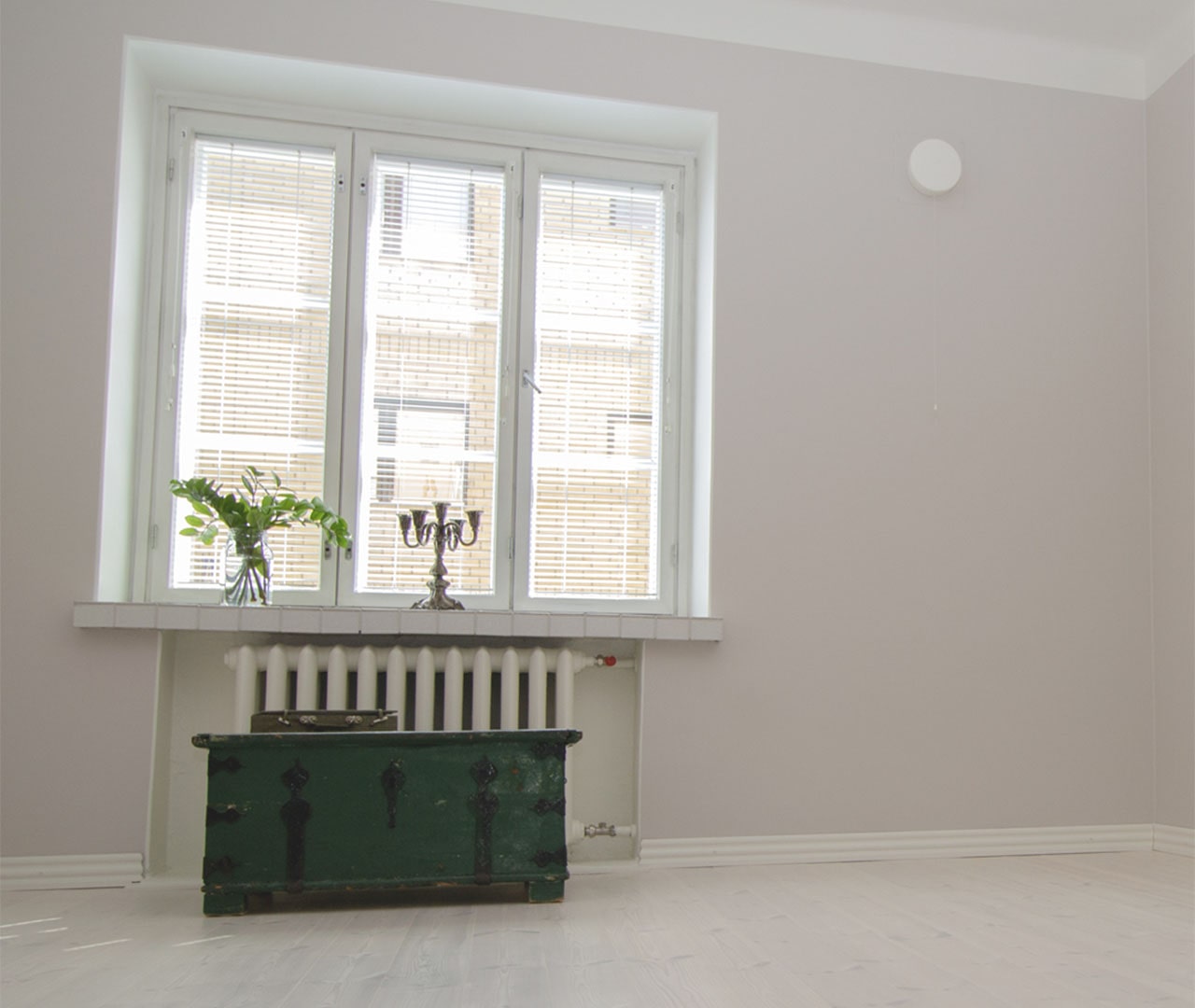 Linjasaneerauksen yhteydessä tehtiin myös olohuoneremontti.